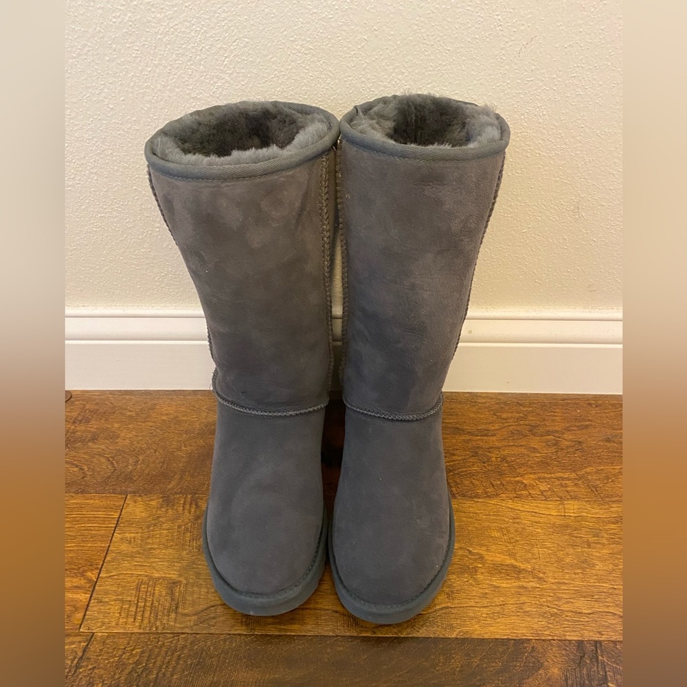 UGG Women’s Classic Tall II Boot Grey Size 6